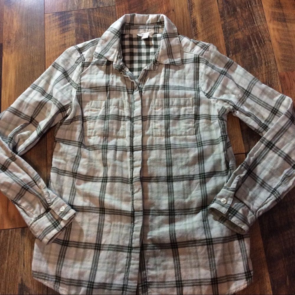 CATO Size Small Plaid Button Up Shirt Gray